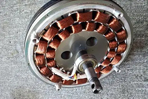 moteurs de ventilateur de plafond en ferraille
